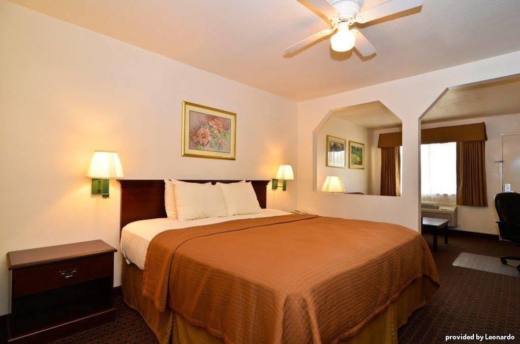 Best Western Regency Inn & Suites Gonzales Bilik gambar