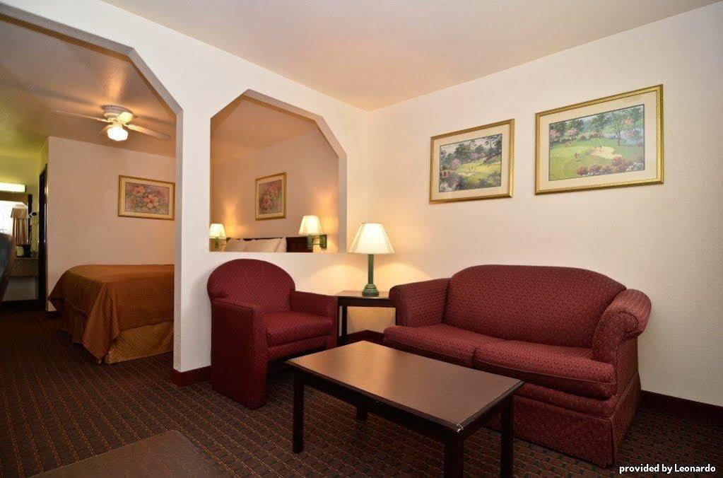 Best Western Regency Inn & Suites Gonzales Bilik gambar